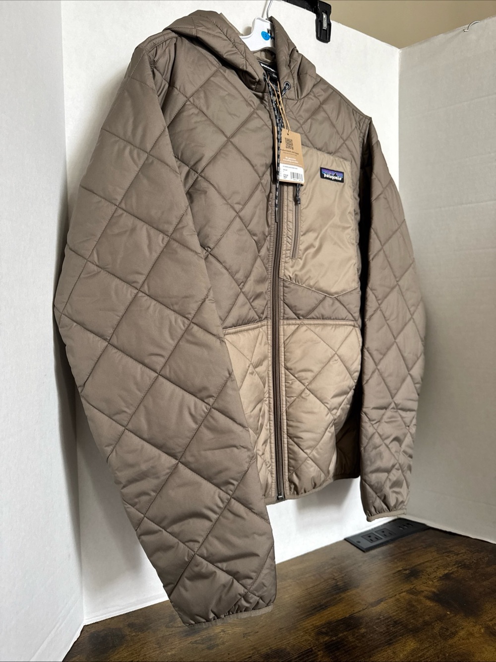 Patagonia Diamond Quilted Bomber Hoody Wing Grey New Mens Size Small 27610 - Picture 4 of 13